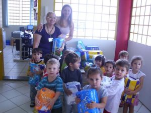 Read more about the article Alunos participam de projeto de doação de fraldas geriátricas