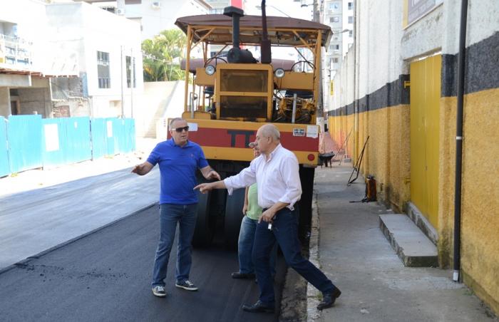 You are currently viewing Rua Almirante Barroso é revitalizada com asfalto