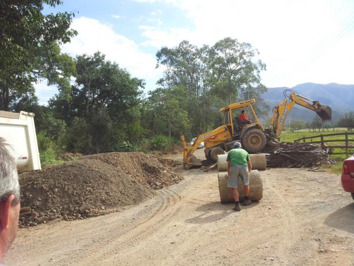 You are currently viewing Estrada do Rio Cedro Alto recebe manutenção