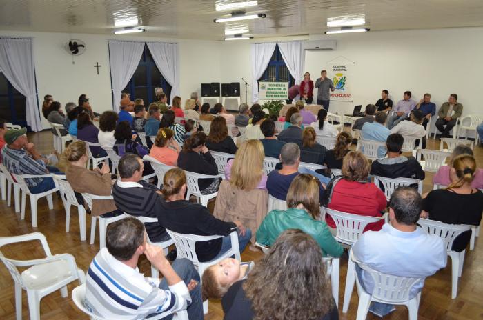 You are currently viewing Produtores de Siderópolis participam de reunião para a implantação de Cooperativa de Produção Agroindustrial Familiar