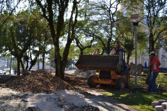 You are currently viewing Parte da revitalização da Praça Central ficará pronta para as festas de Setembro em Cocal