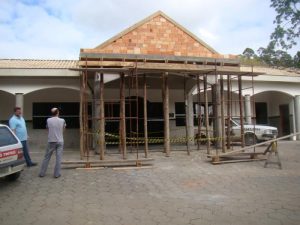 Read more about the article Governo Municipal de Morro da Fumaça inicia ação de limpeza no cemitério