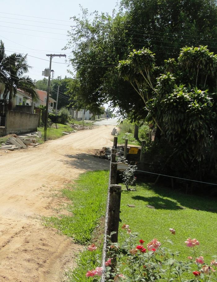 You are currently viewing Muros são demolidos para alargamento de ruas e pavimentações