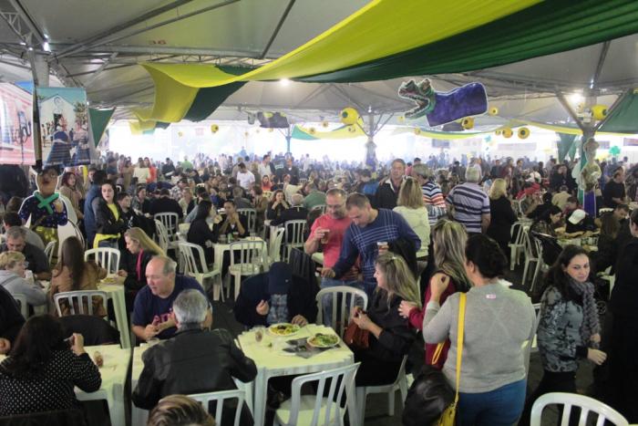 Read more about the article Recorde de público na 20ª Festa da Tainha de Balneário Rincão