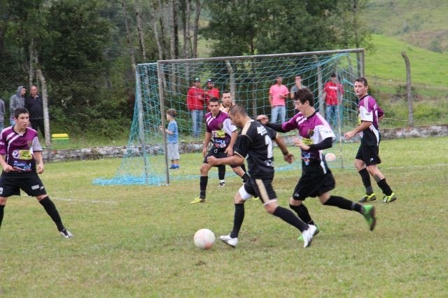 You are currently viewing Barreiro 1 e Sumaré F. C. disputarão o título do Interbairros de Futebol Suíço de Lauro Müller