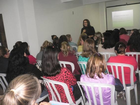 Read more about the article Professores da Rede Municipal participam de grupo de estudo