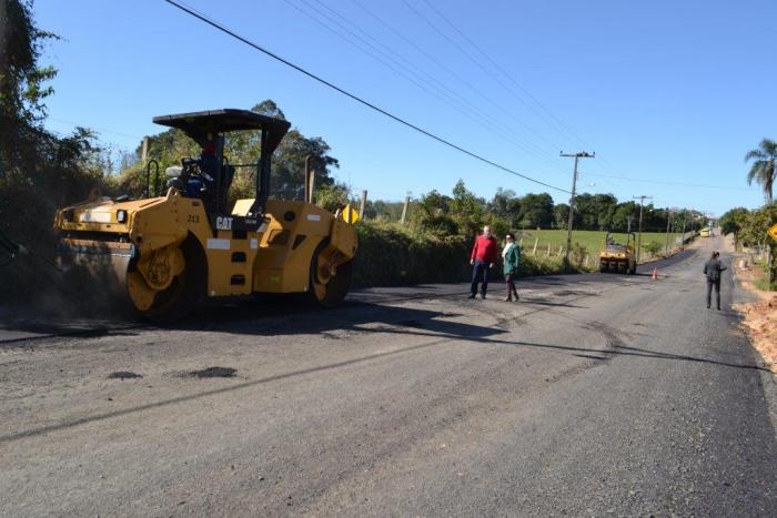 You are currently viewing Prefeito e vice vistoriam obra de prolongamento da Guy Marcos Nunes de Souza