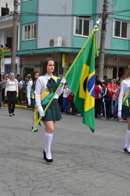 Read more about the article Grande público prestigia desfile cívico em Orleans