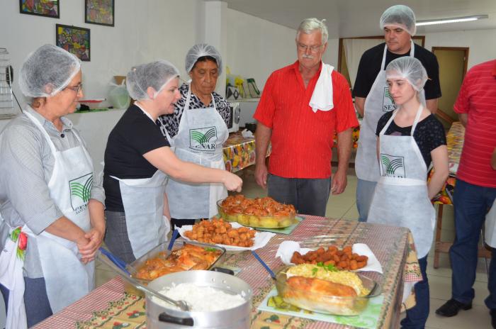 You are currently viewing Produtores rurais participam de capacitação sobre cortes, assados e empanados