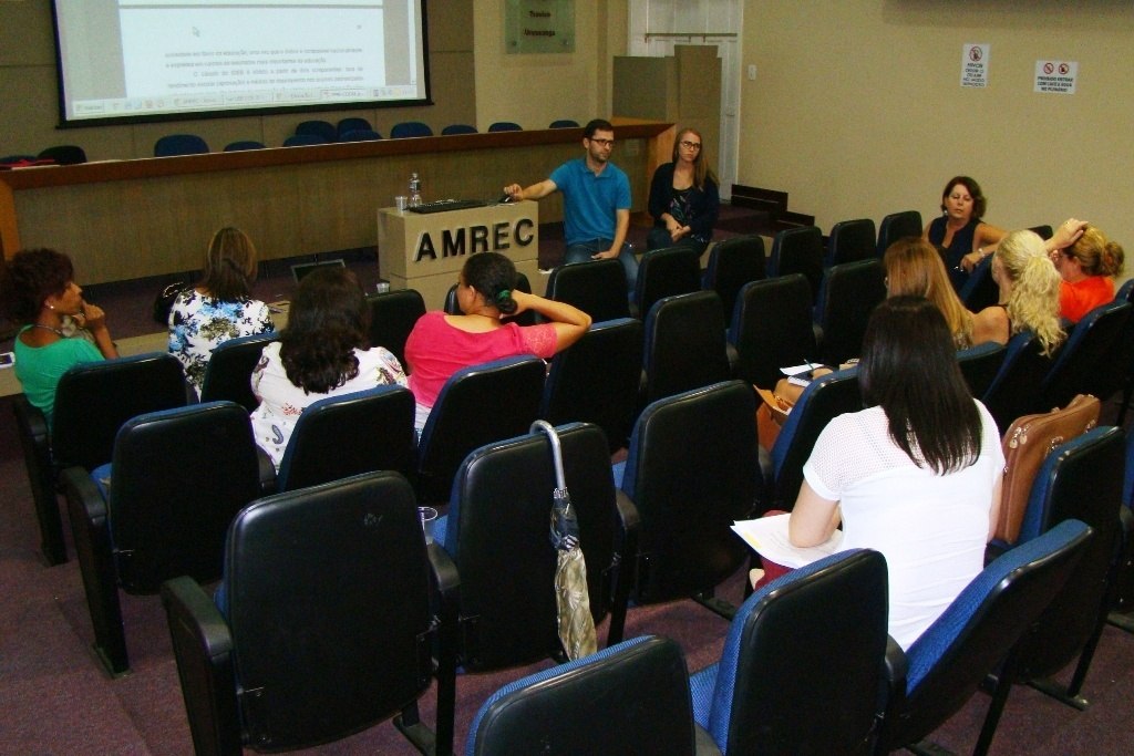 You are currently viewing Educação discute Plano Municipal de Educação na AMREC